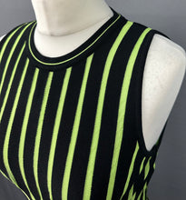 Load image into Gallery viewer, FAUSTO PUGLISI SLEEVELESS JUMPER / BLACK &amp; GREEN TOP - Size IT 40 - UK 8

