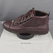 Load and play video in Gallery viewer, BALENCIAGA TRAINERS / SNEAKERS / SHOES - Men&#39;s Size EU 46 - UK 12
