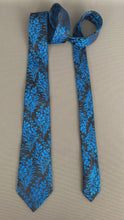 Load and play video in Gallery viewer, DUCHAMP London TIE - 100% Silk - Blue Floral Pattern - Made in England

