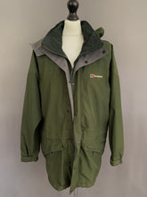 Load image into Gallery viewer, BERGHAUS GORE-TEX COAT - GREEN JACKET - Size M Medium
