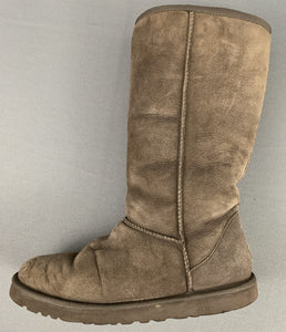 UGG AUSTRALIA CLASSIC TALL BOOTS Size US W9 - EU 40 - UK 7 UGGS