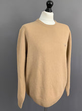 Load image into Gallery viewer, GANT 100% LAMBSWOOL JUMPER - Mens Size L Large - Light Brown Lambs Wool
