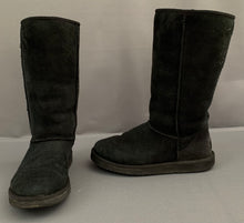 Load image into Gallery viewer, UGG AUSTRALIA CLASSIC TALL BOOTS - Black UGGS - Women&#39;s Size UK 5.5 - EU 38 - US 7
