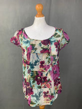 Load image into Gallery viewer, SET Ladies Floral Pattern TOP Size UK 12
