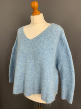 Load image into Gallery viewer, AMERICAN VINTAGE JUMPER - Mohair Blend - Womens Size M / L Medium / Large
