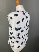 Load image into Gallery viewer, IRIS &amp; INK Floral Pattern TOP - Size Small S - IRIS&amp;INK

