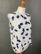 Load image into Gallery viewer, IRIS &amp; INK Floral Pattern TOP - Size Small S - IRIS&amp;INK
