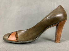Load image into Gallery viewer, SALVATORE FERRAGAMO Green High Heel COURT SHOES Size 9.5 C - UK 7 - EU 40

