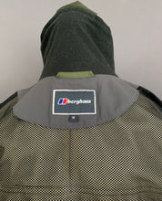 Load image into Gallery viewer, BERGHAUS GORE-TEX COAT - GREEN JACKET - Size M Medium
