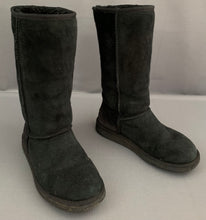 Load image into Gallery viewer, UGG AUSTRALIA CLASSIC TALL BOOTS - Black UGGS - Women&#39;s Size UK 5.5 - EU 38 - US 7
