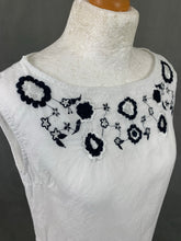 Load image into Gallery viewer, VIOLA BORGHI Women&#39;s Embroidered White Linen TOP - Size Medium M
