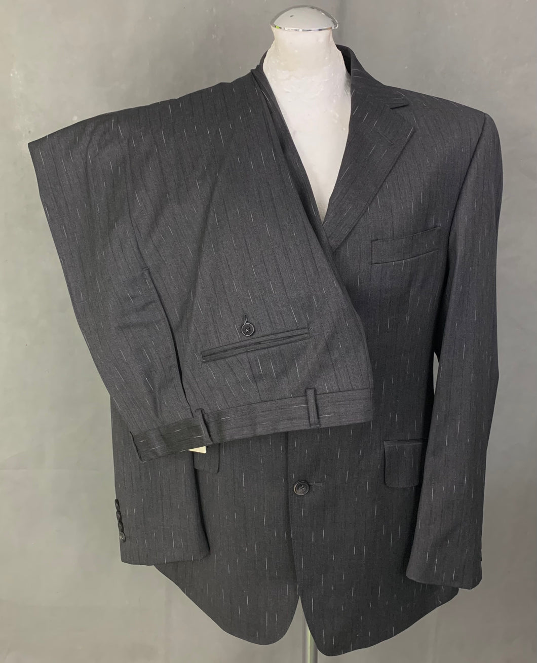 AQUASCUTUM Awesome Grey 2 PIECE SUIT Size 40R - 40