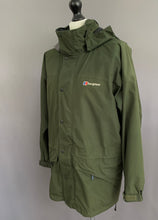 Load image into Gallery viewer, BERGHAUS GORE-TEX COAT - GREEN JACKET - Size M Medium
