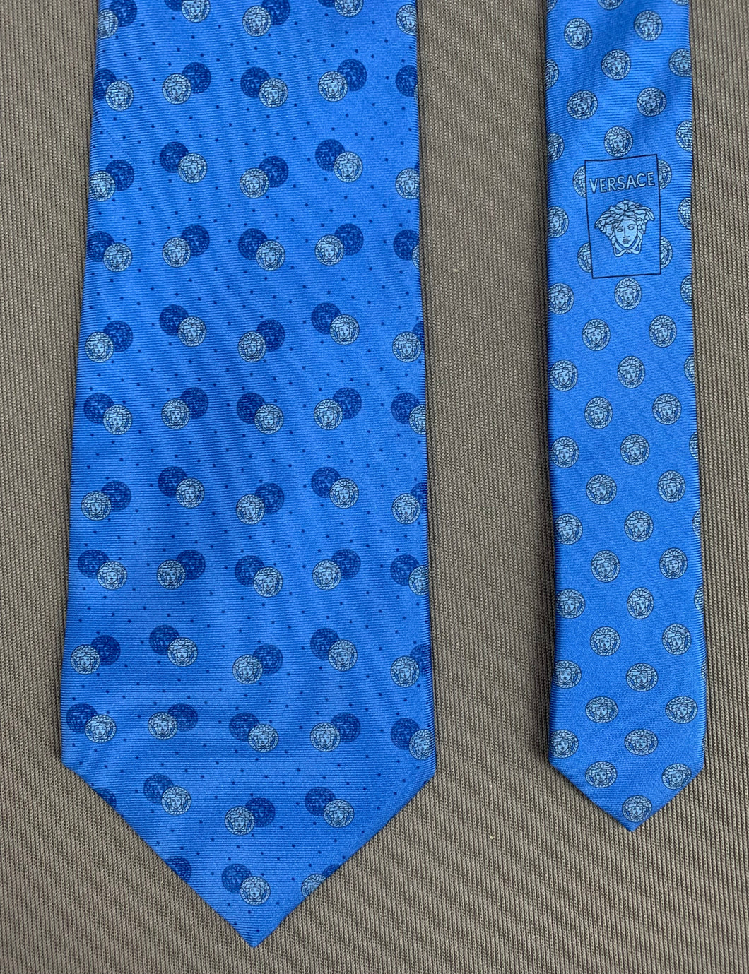 VERSACE Mens 100% Silk Blue TIE - Made in Italy - FR19421