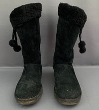 Load image into Gallery viewer, UGG AUSTRALIA PLUMDALE CUFF CLASSIC BOOTS - Black UGGS - Women&#39;s Size UK 8 - EU 41 - US 10
