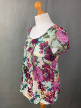 Load image into Gallery viewer, SET Ladies Floral Pattern TOP Size UK 12
