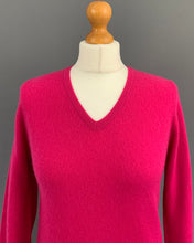Load image into Gallery viewer, LOCHMERE 100% CASHMERE JUMPER - Pink - Women&#39;s Size Small - S
