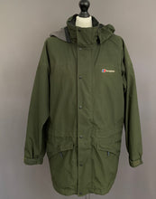 Load image into Gallery viewer, BERGHAUS GORE-TEX COAT - GREEN JACKET - Size M Medium
