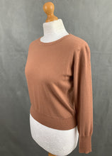 Load image into Gallery viewer, JOHN SMEDLEY Womens 100% SUPER 140s MERINO WOOL JUMPER Size Small S
